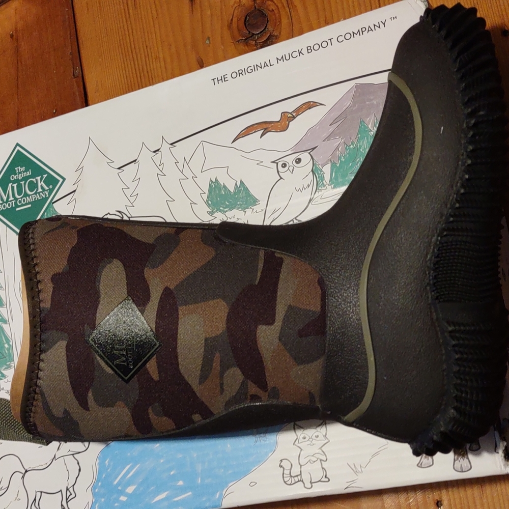 New in box children hale muck boots classic camo sz 4